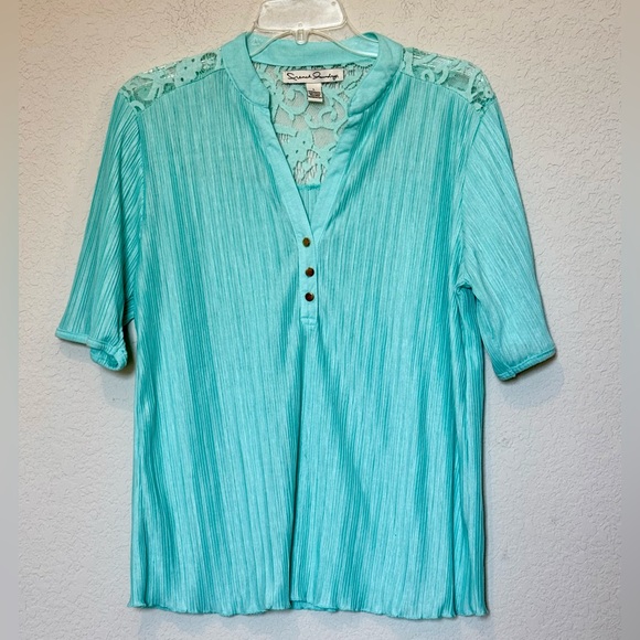 Women’s French laundry Shirt Blue Size Large with lace details - Picture 1 of 3